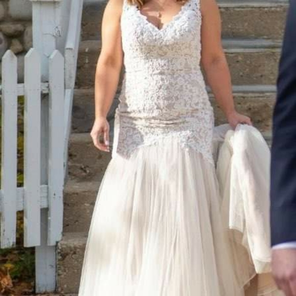 David's Bridal Wedding dress. - Picture 3 of 12